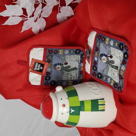 Hallmark Other - NEW- SNOWMAN COOKIE JAR AND 2 POTHOLDERS